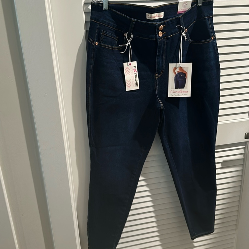 NWT CURVALICIOUS Flap Pocket Curvy Fit Skinny Stretch Jean. Butt Lift/Tummy Tuck